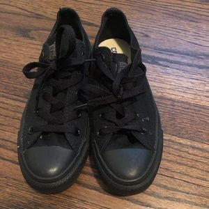 Converse Chuck Taylors. all Black. sz 6